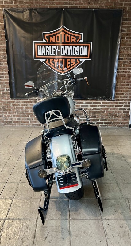 2014 Harley-Davidson Road King FLHR Brilliant Silver - Photo 6