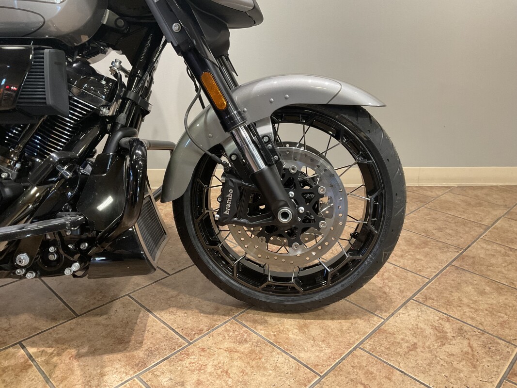 2023 Harley-Davidson CVO Street Glide Dark Platinum w/Pinstripe FLHXSE - Photo 7