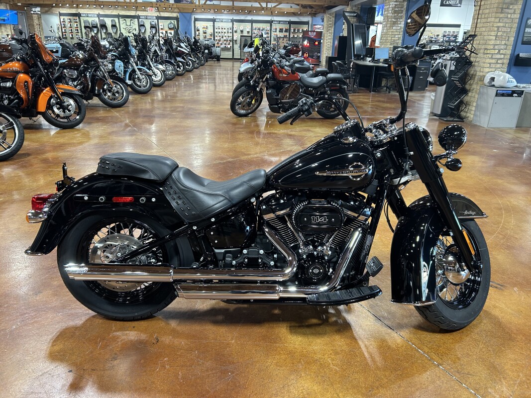 Harley-Davidson Heritage Classic 114 2019 FLHCS BLACK W/PINSTRIPE