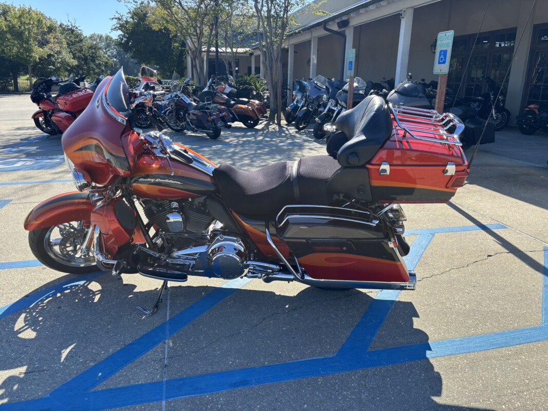 2013 Harley-Davidson CVO Ultra Classic Electra Glide - Photo 3