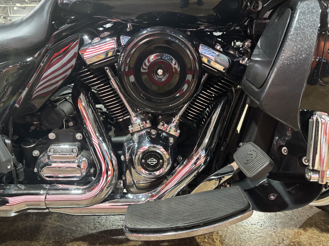 Harley-Davidson Road Glide 3 2023 FLTRT BLACK W/ PINSTRIPE - Photo 4