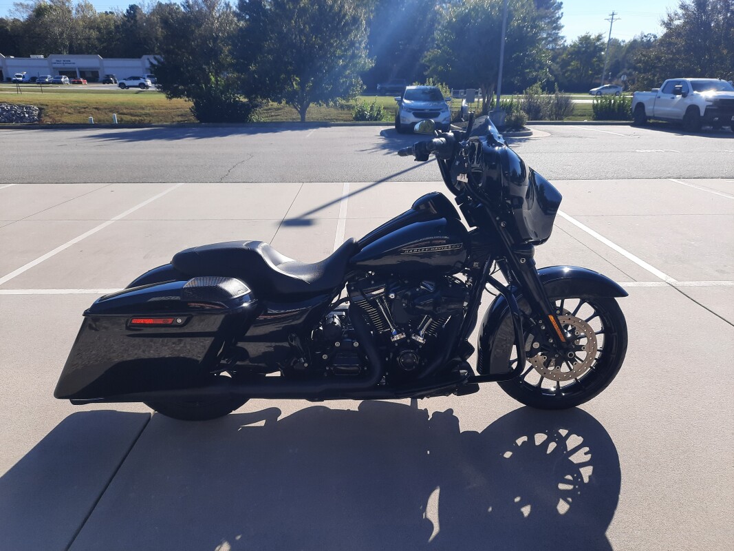 2019 Harley-Davidson Street Glide Special Vivid Black - Photo 5