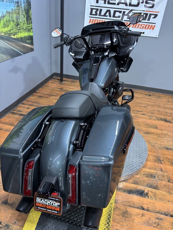 2025 Harley-Davidson Road Glide IRON HORSE MTLC BO - Photo 4