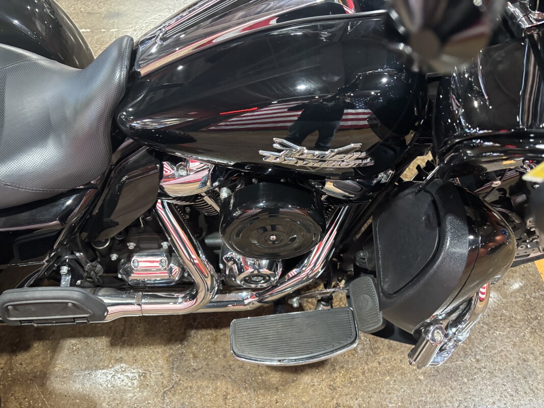 Harley-Davidson Road Glide 3 2023 FLTRT BLACK W/ PINSTRIPE - Photo 5