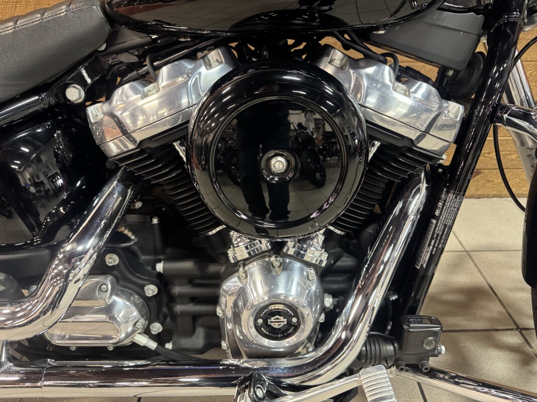 2022 HARLEY-DAVIDSON SOFTAIL STANDARD VIVID BLACK FXST - Photo 3