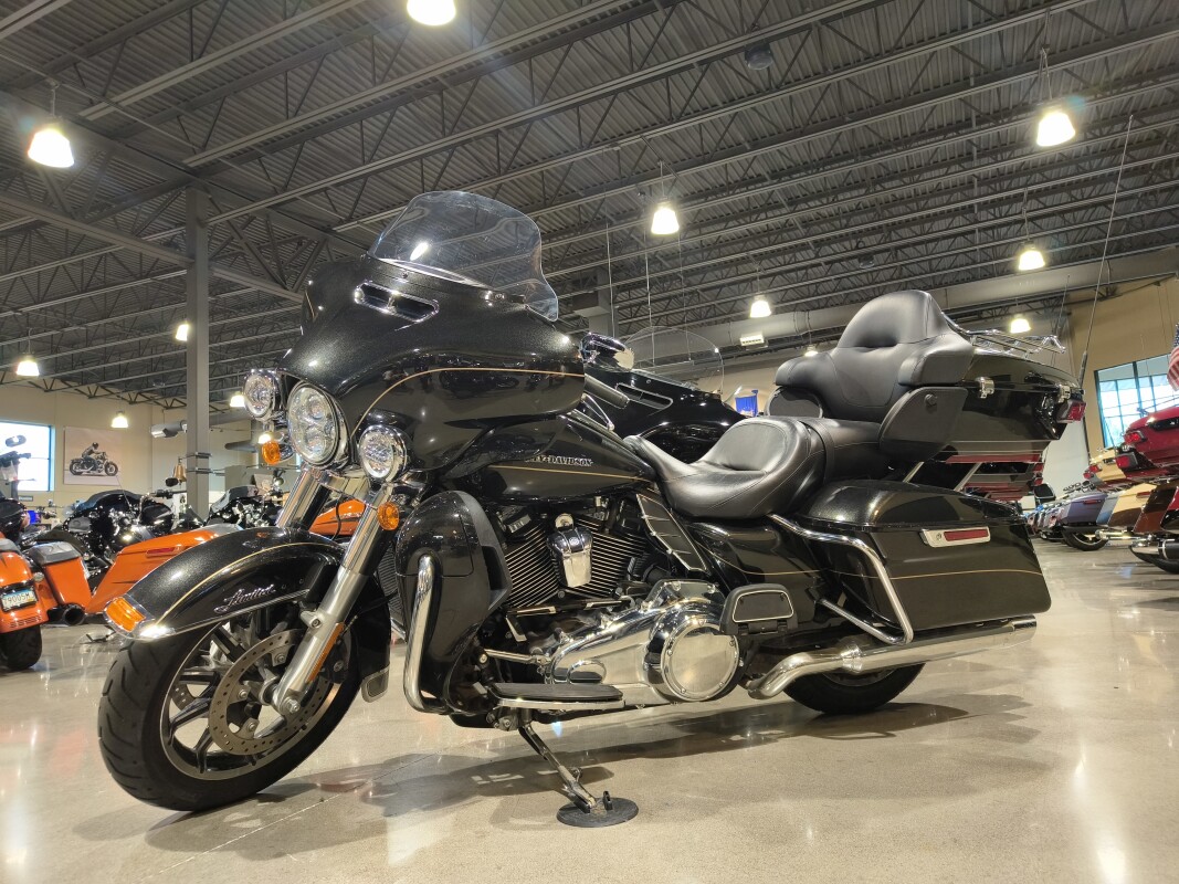 2017 Harley-Davidson Ultra Limited Black Quartz