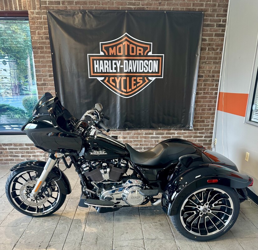 2025 Harley-Davidson Road Glide 3 FLTRT Vivid Black - Photo 5