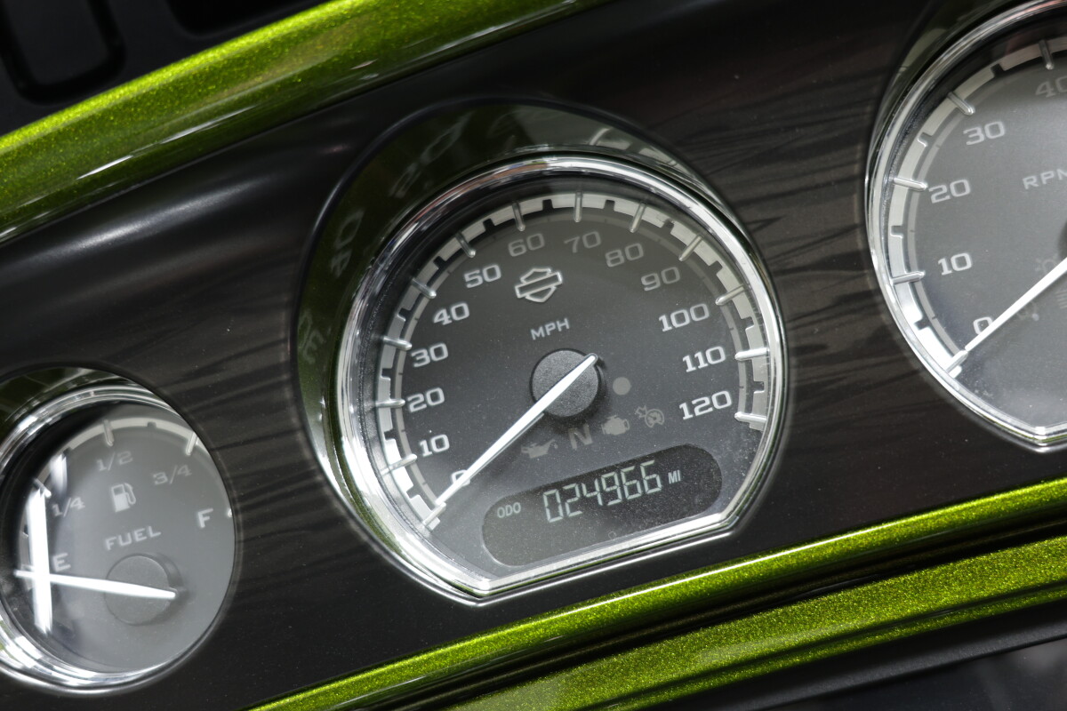 2017 Harley-Davidson FLHTKSE CVO Ultra Limited in Spiked Olive and Serpentine Green with 24946 miles - Photo 2