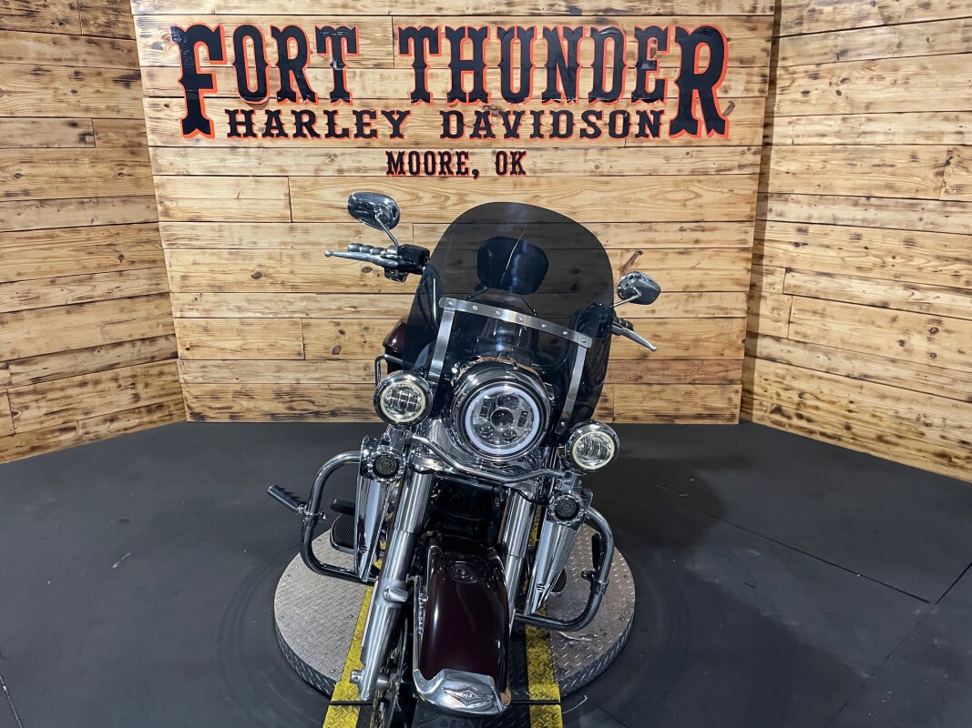 Harley-Davidson Road King 2021 FLHR Midnight Crimson & Stone Washed White Pearl - Photo 4