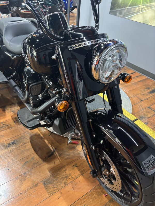 2024 Harley-Davidson Freewheeler VIVID BLACK - Photo 5