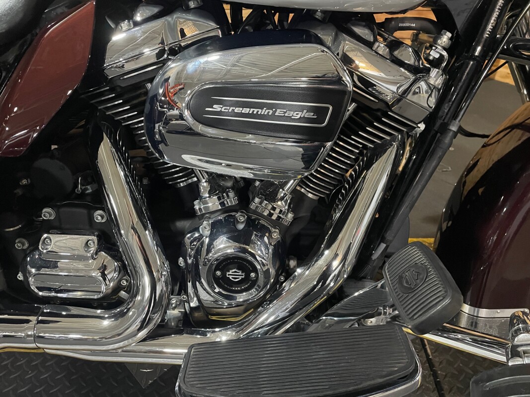 Harley-Davidson Road King 2021 FLHR Midnight Crimson & Stone Washed White Pearl - Photo 2
