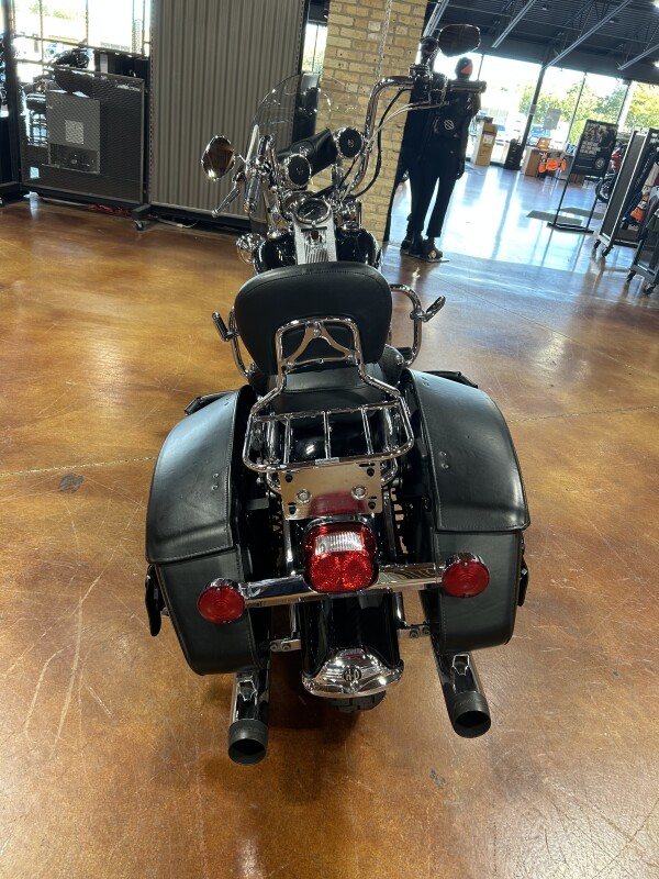 Harley-Davidson Road King Classic 2006 FLHRCI BLACK W/PINSTRIPE - Photo 5