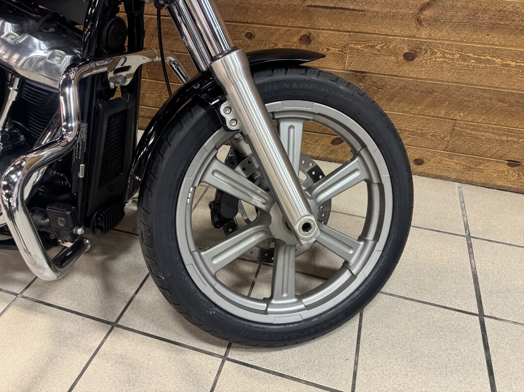 2022 HARLEY-DAVIDSON SOFTAIL STANDARD VIVID BLACK FXST - Photo 4