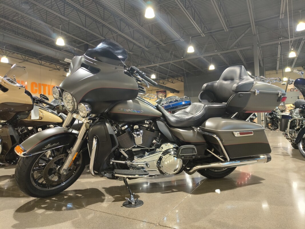 2018 Harley-Davidson Ultra Limited Industrial Gray Denim/Black Denim