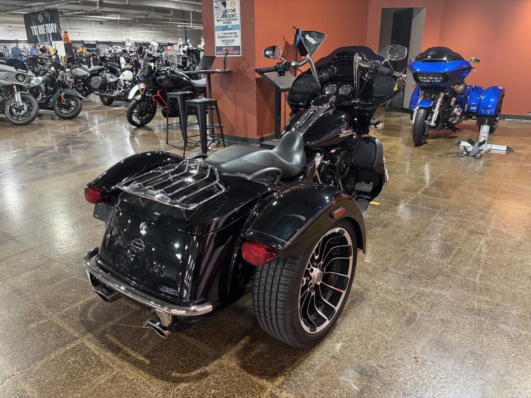 Harley-Davidson Road Glide 3 2023 FLTRT BLACK W/ PINSTRIPE - Photo 9