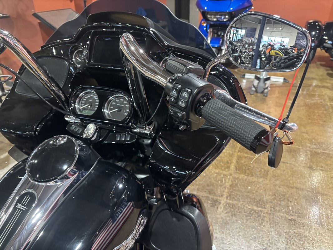 Harley-Davidson Road Glide 3 2023 FLTRT BLACK W/ PINSTRIPE - Photo 6