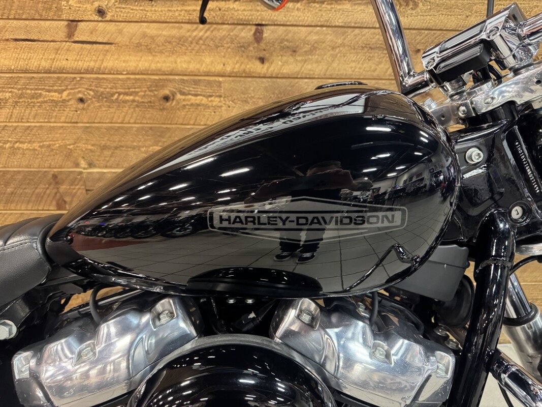 2022 HARLEY-DAVIDSON SOFTAIL STANDARD VIVID BLACK FXST - Photo 2