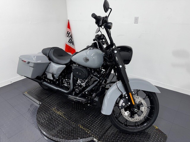 FLHRXS 2025 Road King Special - Photo 3