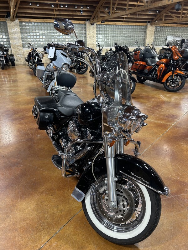 Harley-Davidson Road King Classic 2006 FLHRCI BLACK W/PINSTRIPE - Photo 2