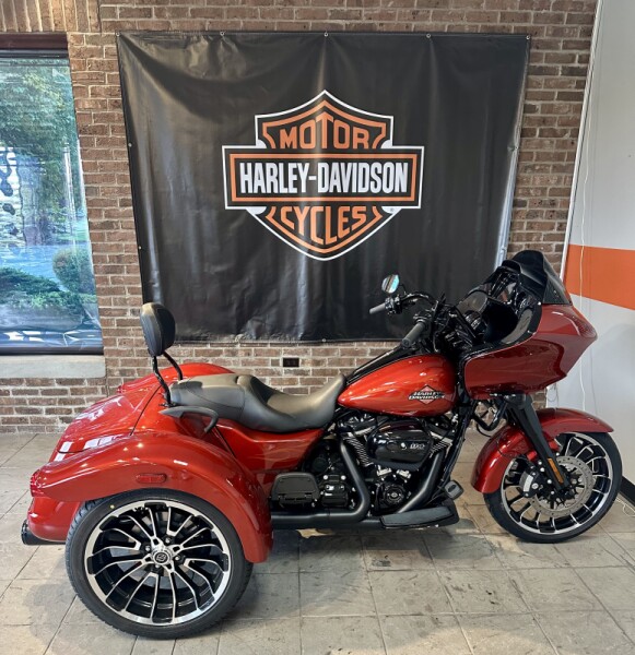 2025 Harley-Davidson® Road Glide® 3 FLTRT Whiskey Firestorm - Black Finish