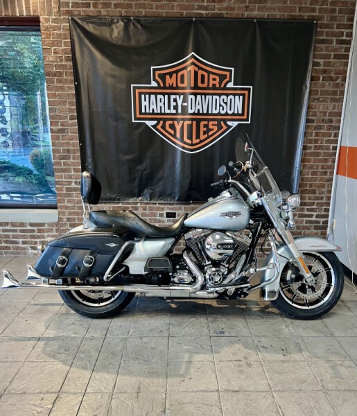 2014 Harley-Davidson® Road King® FLHR Brilliant Silver