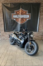 2025 Harley-Davidson® Sportster® S RH1250S Vivid Black thumb 3