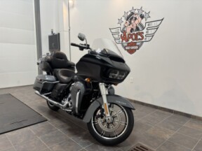 2022 Harley-Davidson® Road Glide® Limited Gauntlet Gray Metallic/Vivid Black thumb 3
