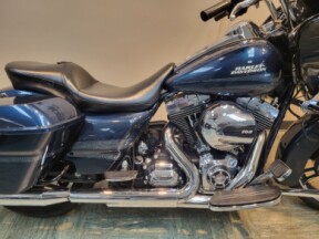 2016 Harley-Davidson<sup>®</sup> Road Glide® Special Cosmic Blue Pearl FLTRX thumb 3