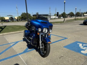 2017 Harley-Davidson® Ultra Limited Low thumb 3