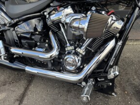 2019 Harley-Davidson® Breakout® 114 Vivid Black thumb 3