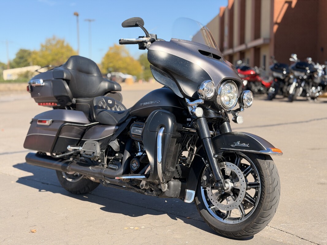 2017 Harley-Davidson Ultra Limited FLHTK CHR DNM/BLK DNM 652955 - Photo 2