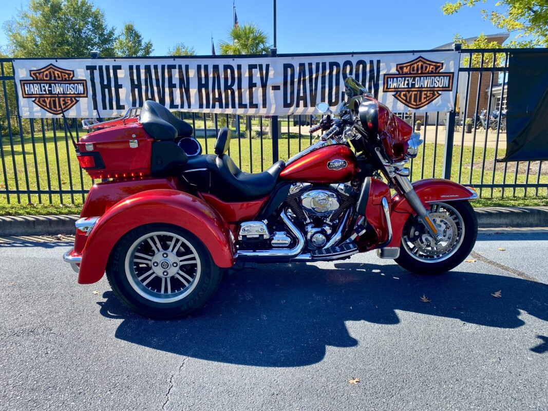 2011 Harley-Davidson Tri Glide Ultra Classic BLACK W/PINSTRIPE