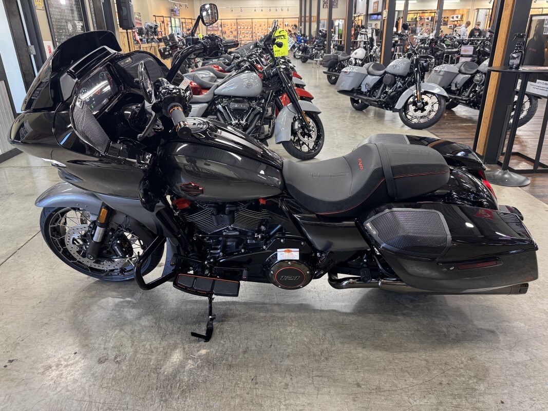 2025 Harley-Davidson CVO Road Glide FLTRXSE - Photo 8