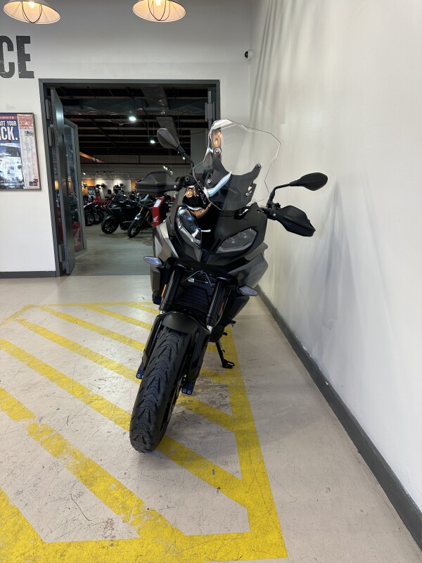 2024 BMW F 900 XR Triple Black - Photo 3