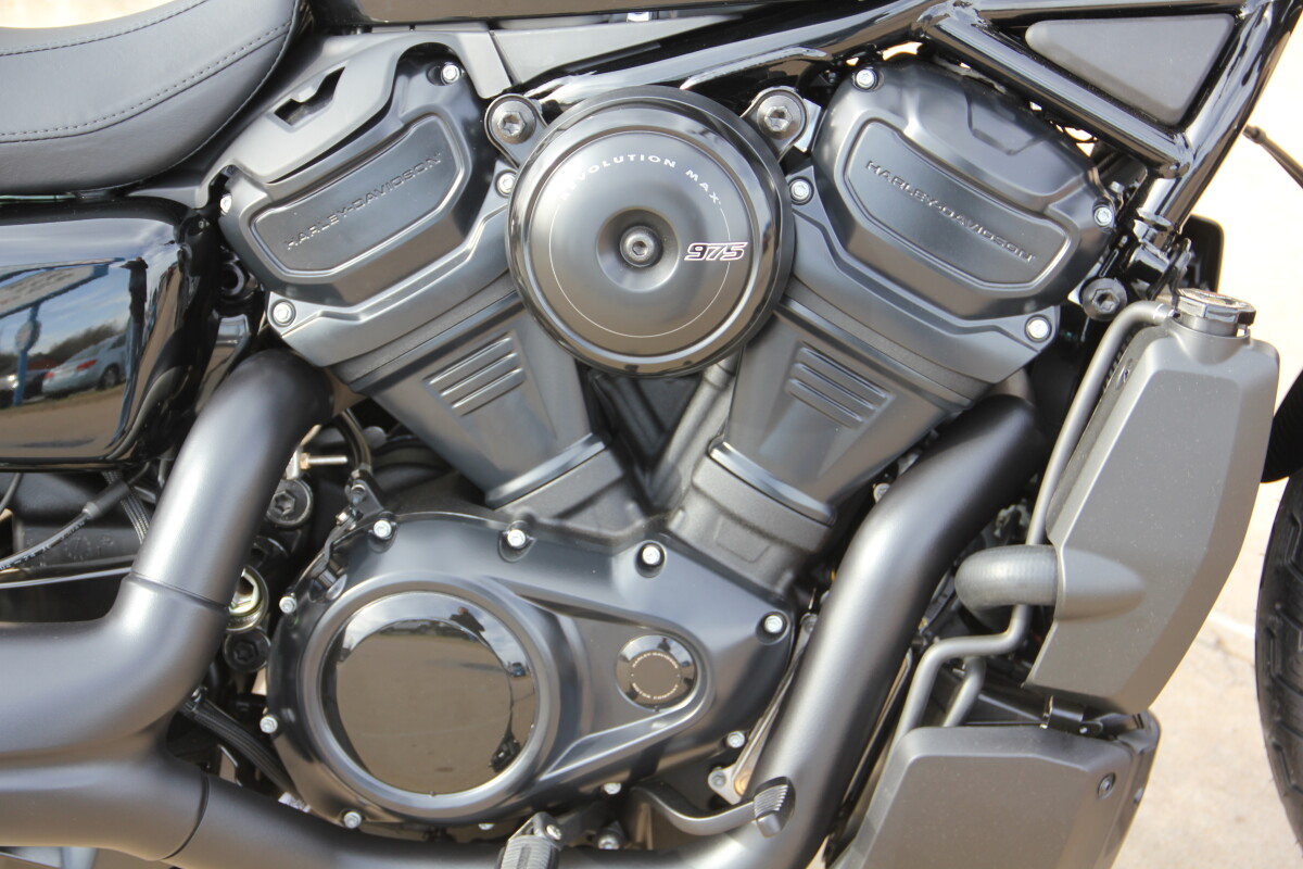 2025 Harley-Davidson Nightster Vivid Black - Photo 10