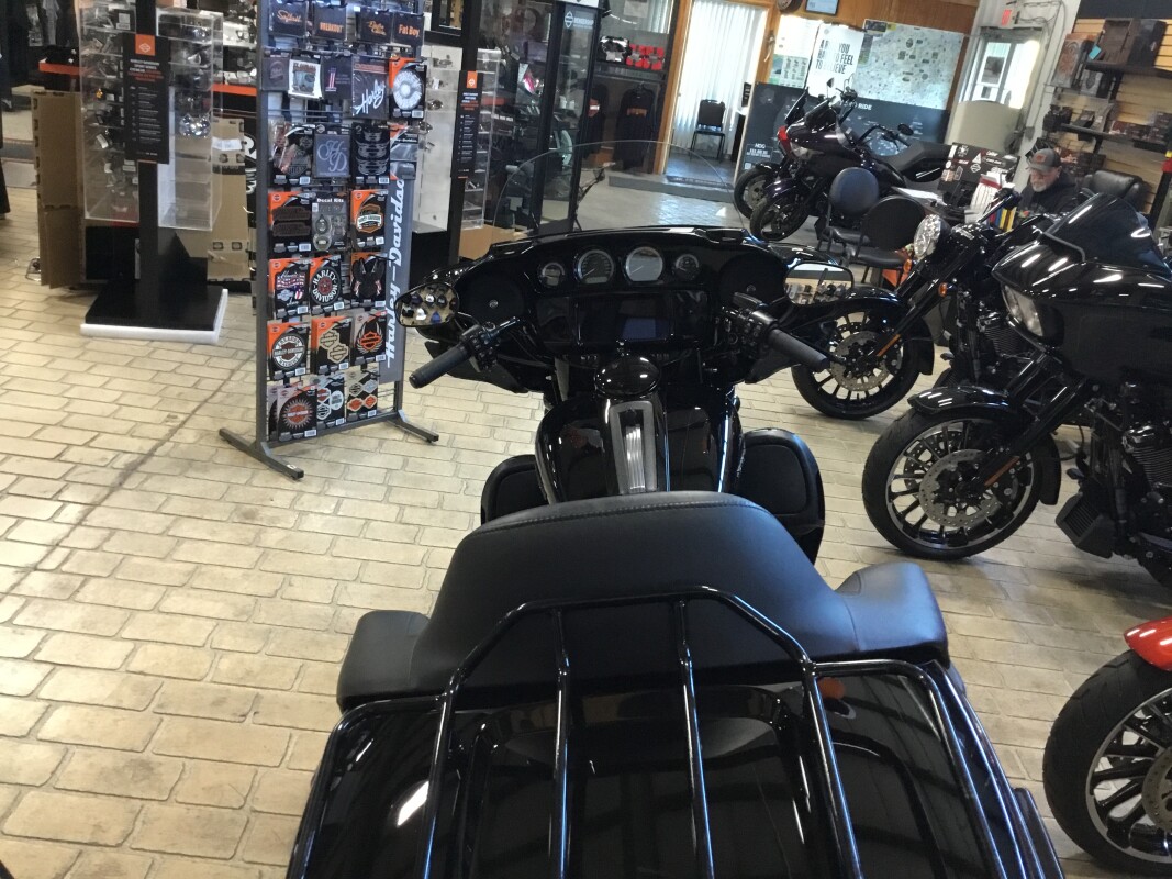 2022 Harley-Davidson Ultra Limited Vivid Black - Black Finish - Photo 6