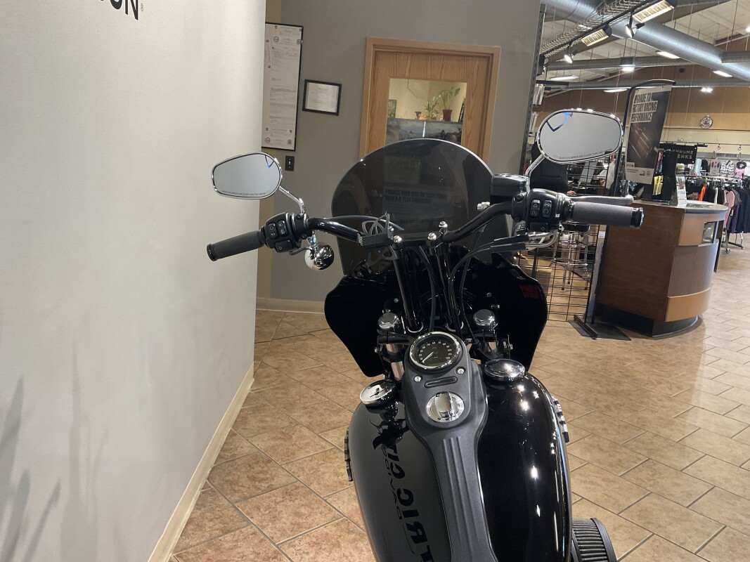 2016 Harley-Davidson Street Bob Vivid Black FXDB - Photo 6