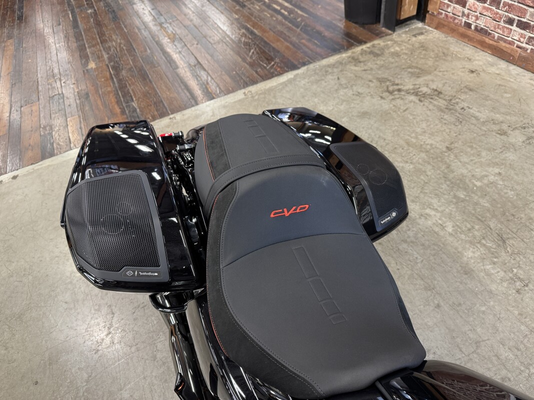 2025 Harley-Davidson CVO Road Glide FLTRXSE - Photo 5