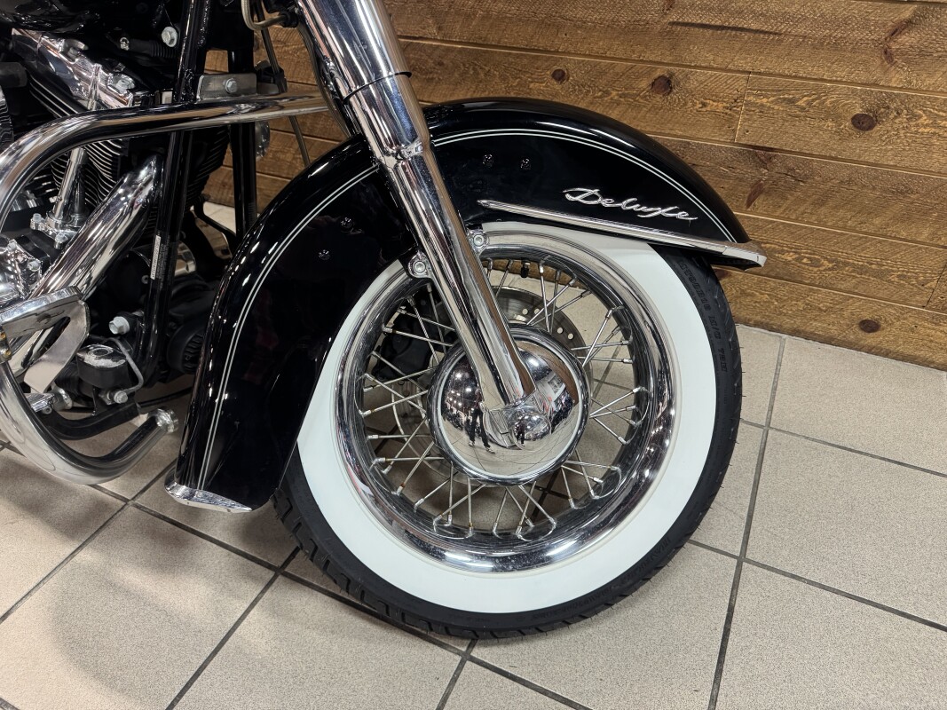 2010 HARLEY-DAVIDSON SOFTAIL DELUXE VIVID BLACK FLSTN - Photo 4