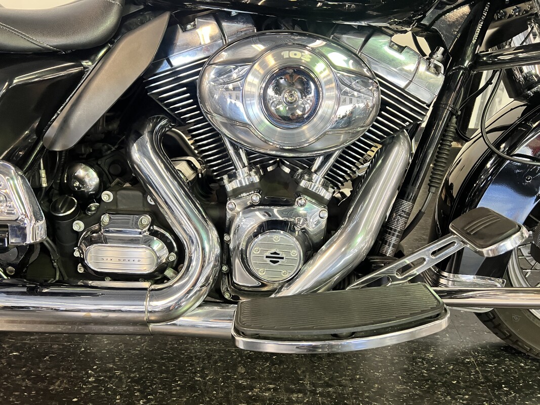 2013 Harley-Davidson Road King Classic Vivid Black FLHRC - Photo 4