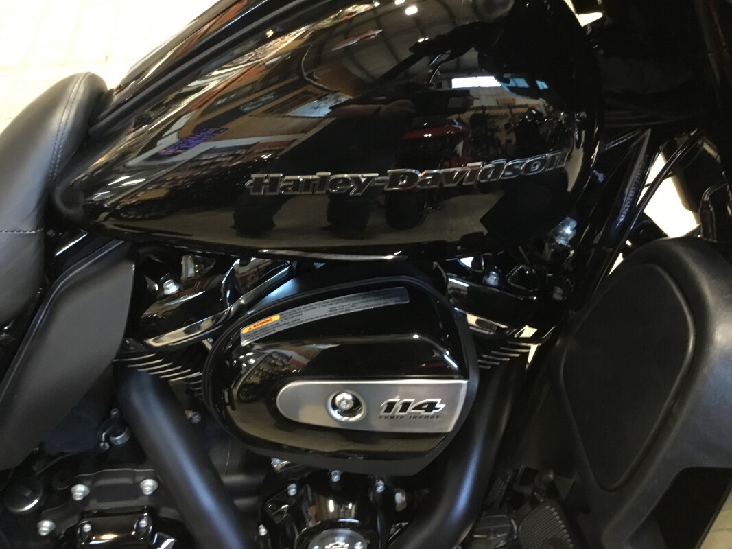 2022 Harley-Davidson Ultra Limited Vivid Black - Black Finish - Photo 2