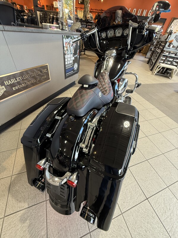 FLHXS 2017 Street Glide Special - Photo 10
