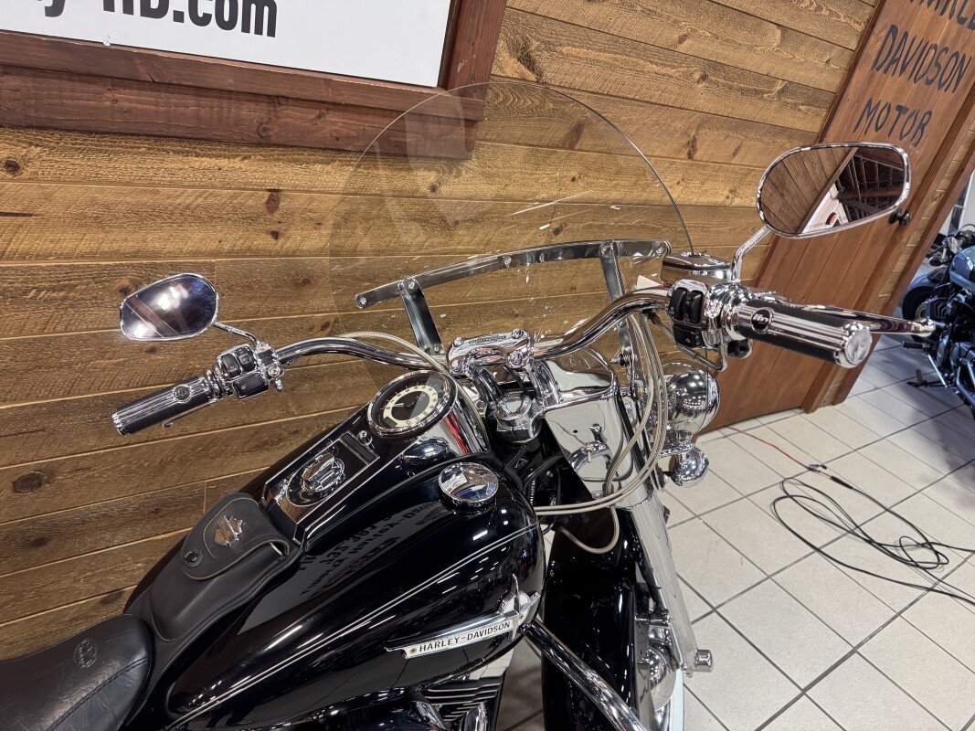 2010 HARLEY-DAVIDSON SOFTAIL DELUXE VIVID BLACK FLSTN - Photo 6