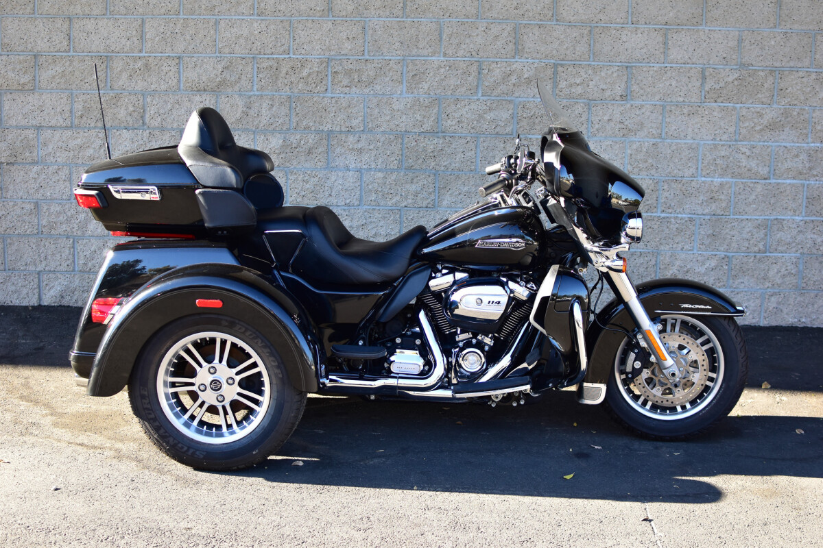 2025 Harley-Davidson® Tri Glide™ Ultra FLHTCUTG | Riverside Harley