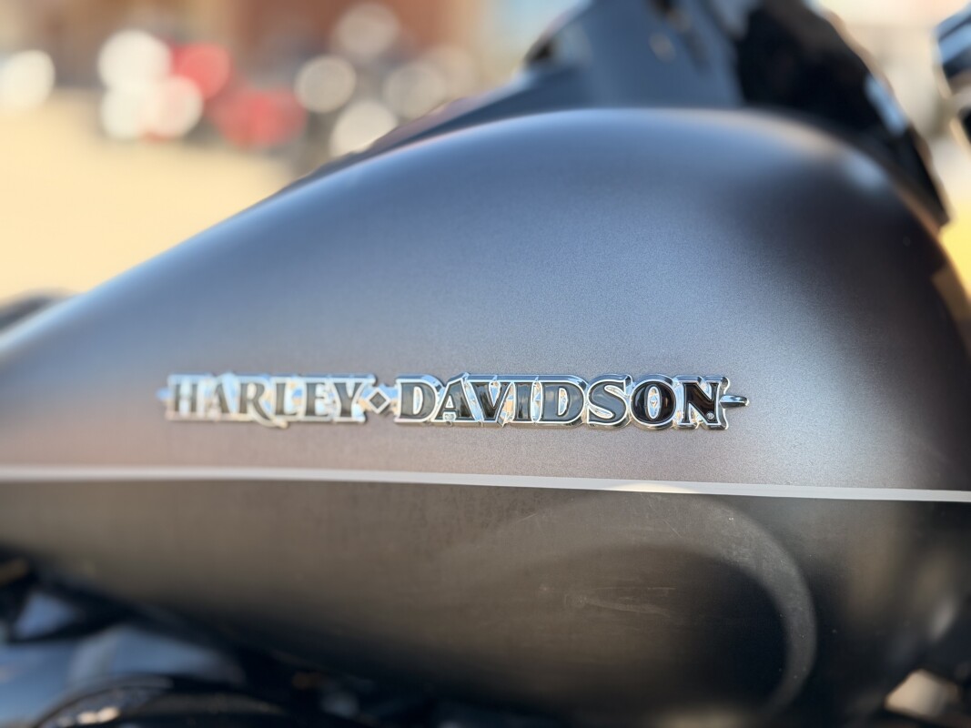 2017 Harley-Davidson Ultra Limited FLHTK CHR DNM/BLK DNM 652955 - Photo 9