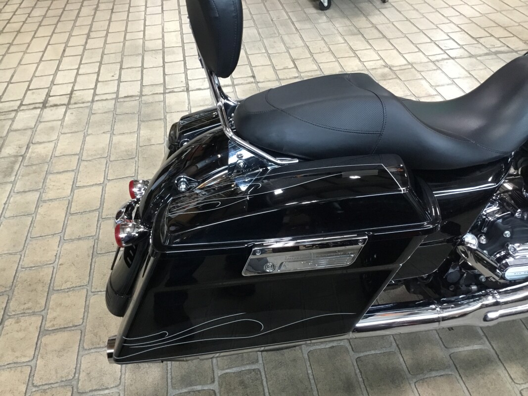 2011 Harley-Davidson Electra Glide Ultra Limited Vivid Black - Photo 4