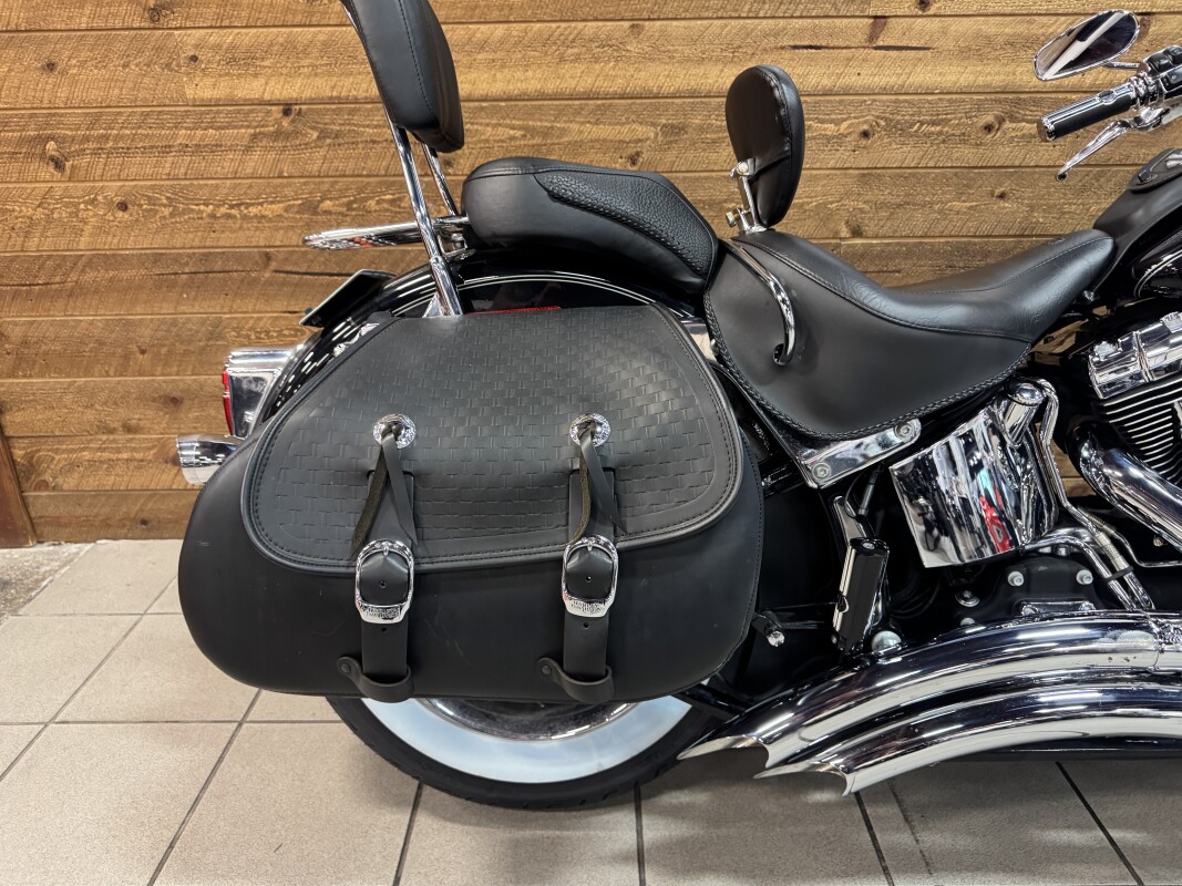 2010 HARLEY-DAVIDSON SOFTAIL DELUXE VIVID BLACK FLSTN - Photo 5