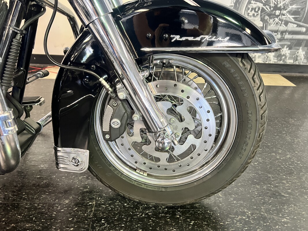 2013 Harley-Davidson Road King Classic Vivid Black FLHRC - Photo 3