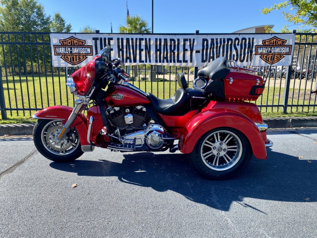2011 Harley-Davidson Tri Glide Ultra Classic BLACK W/PINSTRIPE - Photo 2