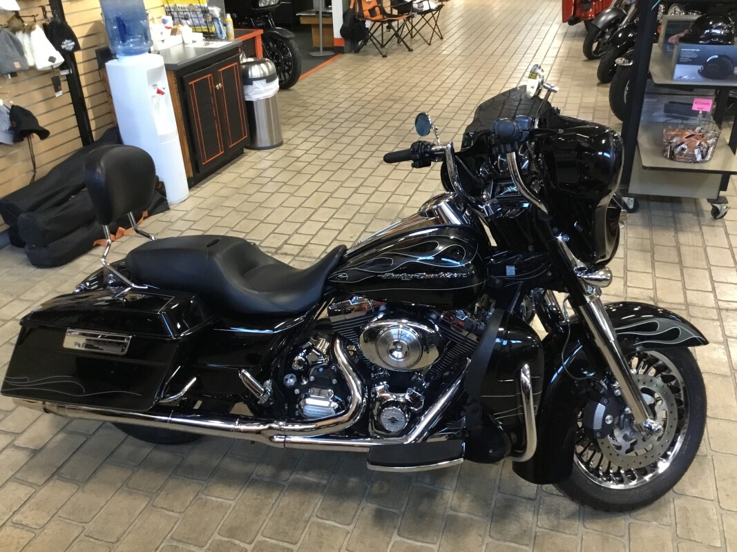 2011 Harley-Davidson Electra Glide Ultra Limited Vivid Black - Photo 10